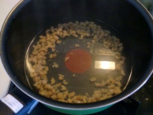 大豆ミートを茹でる